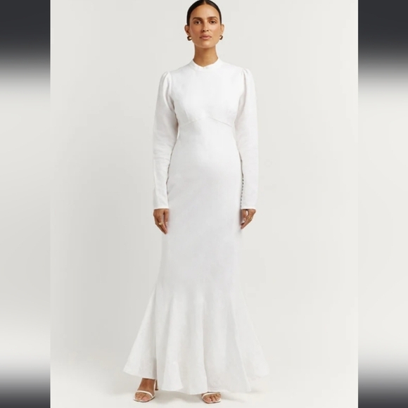 DISSH Dresses & Skirts - Dissh Elegant Linen White Long Sleeve Maxi Dress